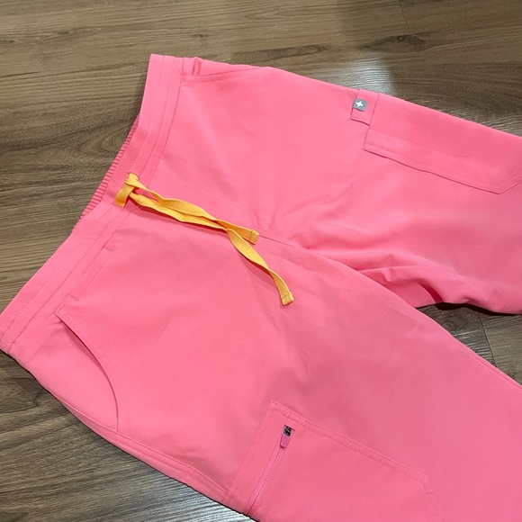 Figs Neon Pink Yola Skinny Scrub Pants Small/Tall - Picture 2 of 4